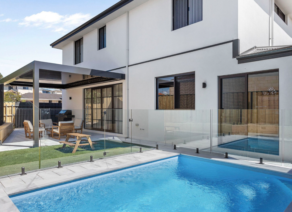 Modern Coastal Luxury, Sleeps 8 with Pool, Hillarys